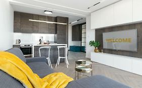 Perfectely Located Stay With Free Parking
